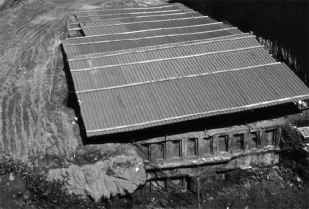 House of Dionysiac Reliefs, Herculaneum, seaside pavilion, at east end of Villa dei Papiri site, during the Nuovi Scavi.
According to De Simone, this villa is from the late Republican period.
See De Simone, A., 2010. Rediscovering the Villa of the Papyri in the Villa of the Papyri at Herculaneum. Berlin: De Gruyter, p. 9.